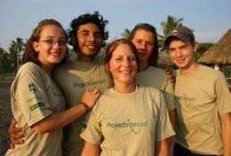 Vrijwilligerswerk in Mexico:Werk samen met internationale jongeren van jouw leeftijd en zet je in voor de bescherming van zeeschildpadden. Werk samen met internationale jongeren van jouw leeftijd en zet je in voor de bescherming van zeeschildpadden.