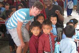 Vrijwilligerswerk in Nepal:Tijdens de jongerenreis naar Nepal doe je vrijwilligerswerk in dagopvangcentra en organiseer je activiteiten voor kinderen. Tijdens de jongerenreis naar Nepal doe je vrijwilligerswerk in dagopvangcentra en organiseer je activiteiten voor kinderen.