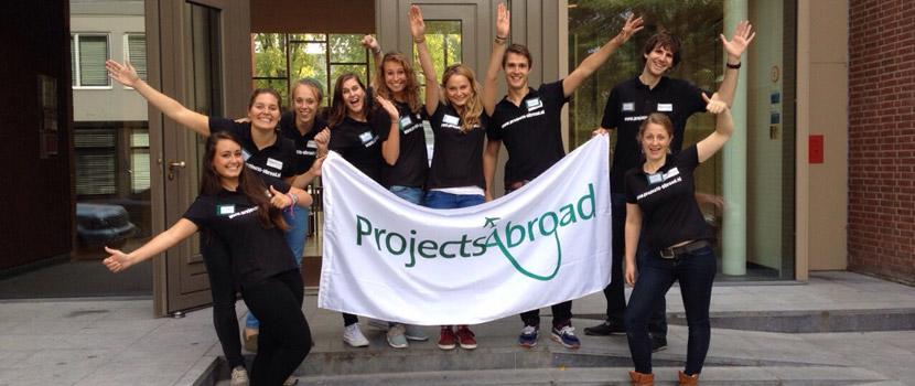 Bij elke informatiedag kun je rekenen op een team van medewerkers en oud-vrijwilligers Bij elke informatiedag van Projects Abroad staat een team van medewerkers en vrijwilligers voor je klaar