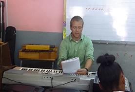 Creatieve vorming projecten in het buitenland:Leer kinderen instrumenten bespelen tijdens het muziek project in Jamaica. Leer kinderen instrumenten bespelen tijdens het muziek project in Jamaica.
