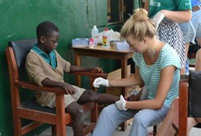 Vrijwilligerswerk in Ghana:In Ghana doe je tijdens geneeskunde vrijwilligerswerk medische ervaring op in ziekenhuizen en lokale gemeenschappen. In Ghana doe je tijdens geneeskunde vrijwilligerswerk medische ervaring op in ziekenhuizen en lokale gemeenschappen.