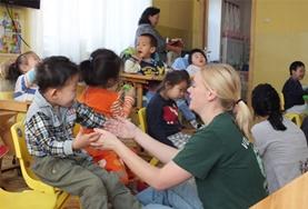 Sociaal vrijwilligerswerk met kinderen in het buitenland:Help bij de dagelijkse zorgtaken in een kinderdagopvang in Mongolië tijdens sociaal vrijwilligerswerk. Help bij de dagelijkse zorgtaken in een kinderdagopvang in Mongolië tijdens sociaal vrijwilligerswerk.